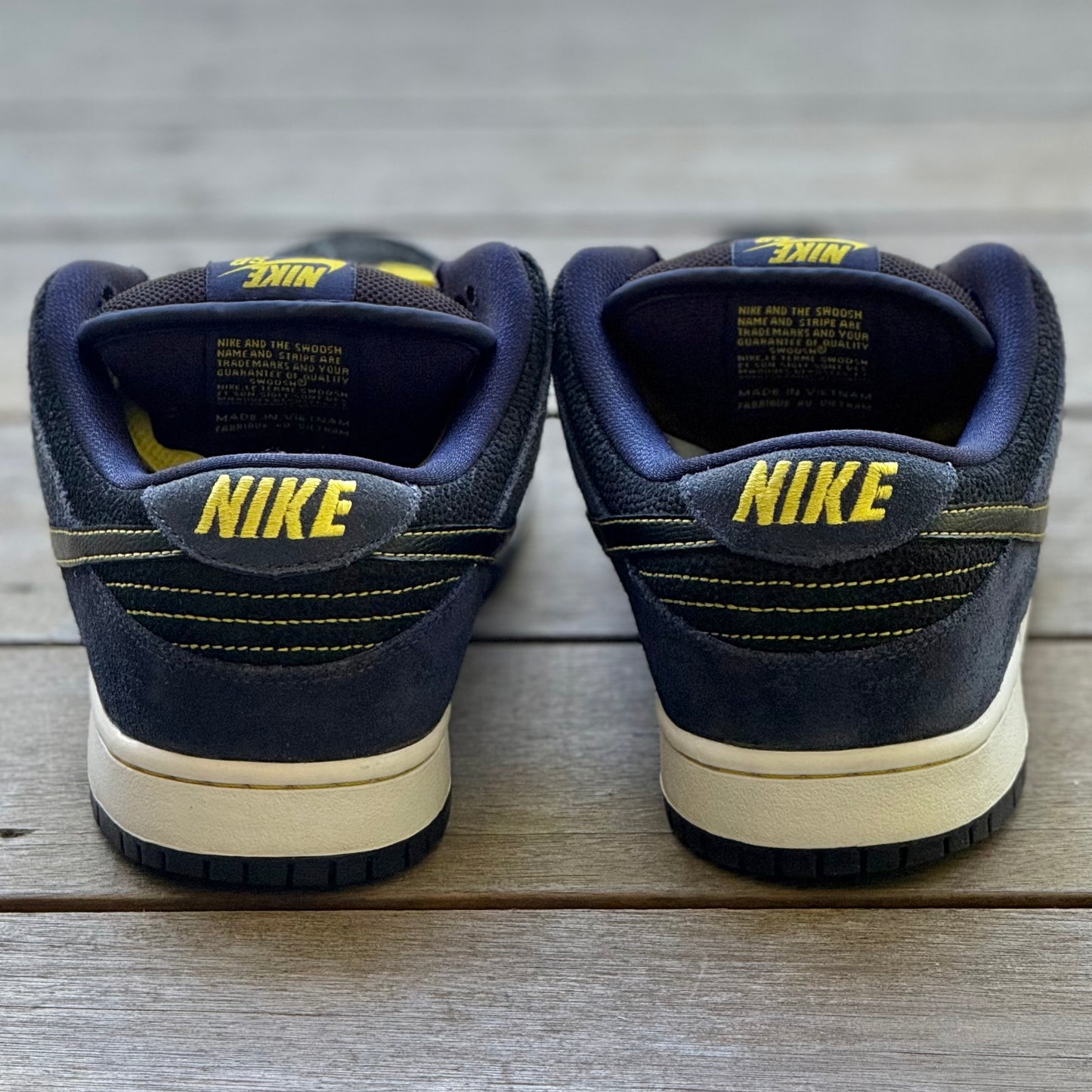 Nike SB Dunk Low Midnight Navy Volt Size 9