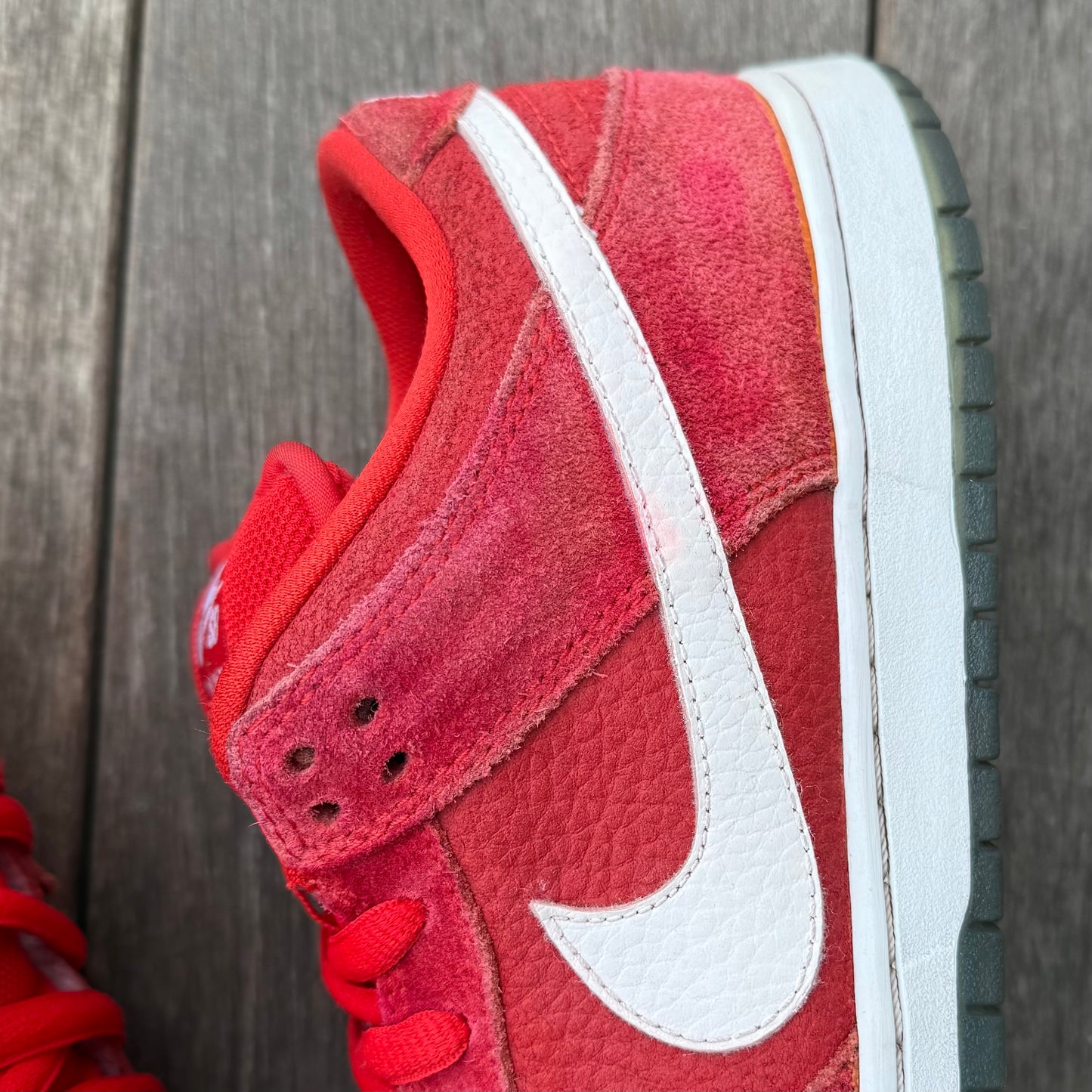 Nike SB Dunk Low Challenge Red Size 8.5