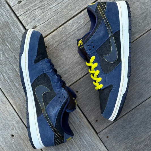 Nike SB Dunk Low Midnight Navy Volt Size 9.5
