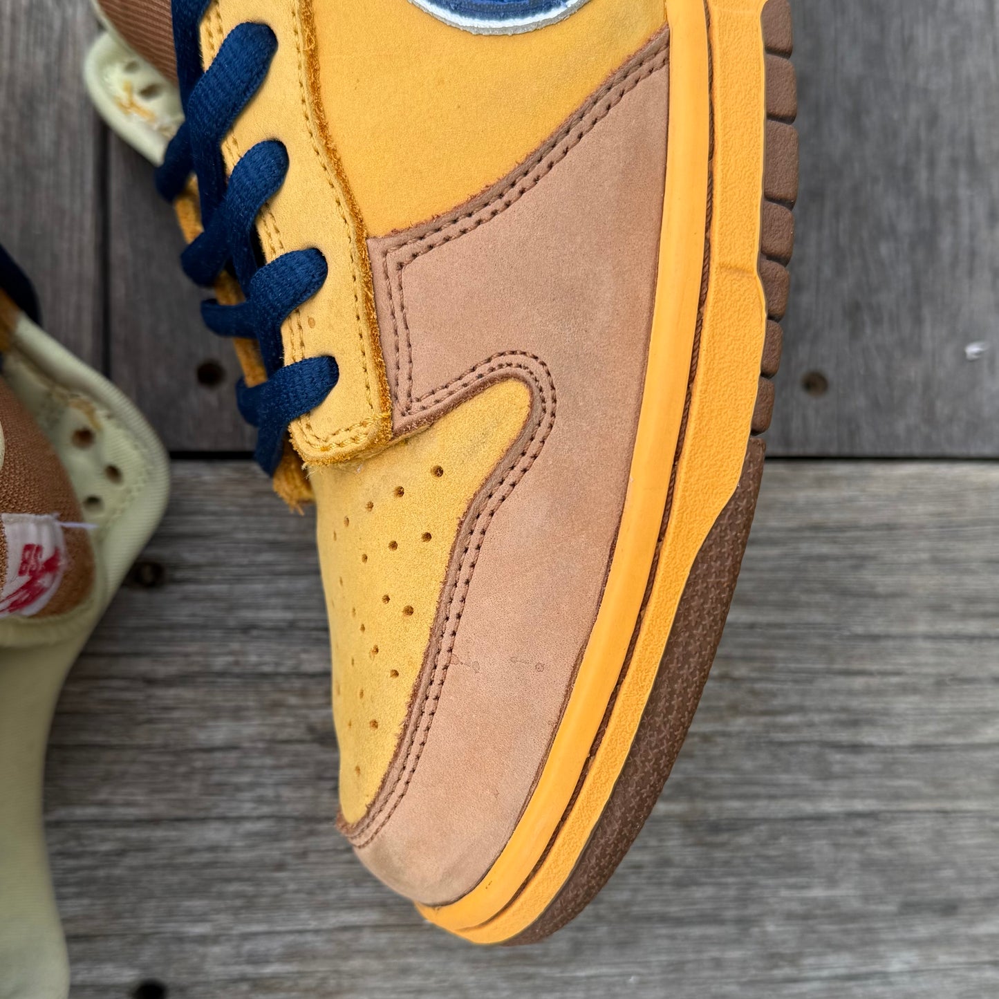 Nike SB Dunk Low Newcastle Brown Ale Size 11
