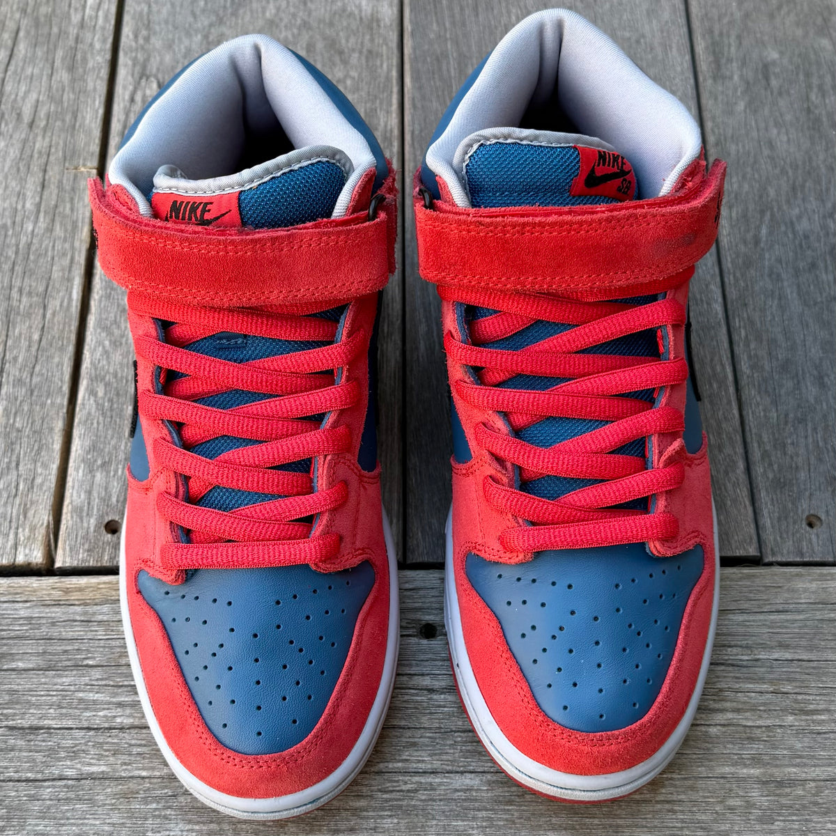 Nike SB Dunk Mid SpiderMan Size 9