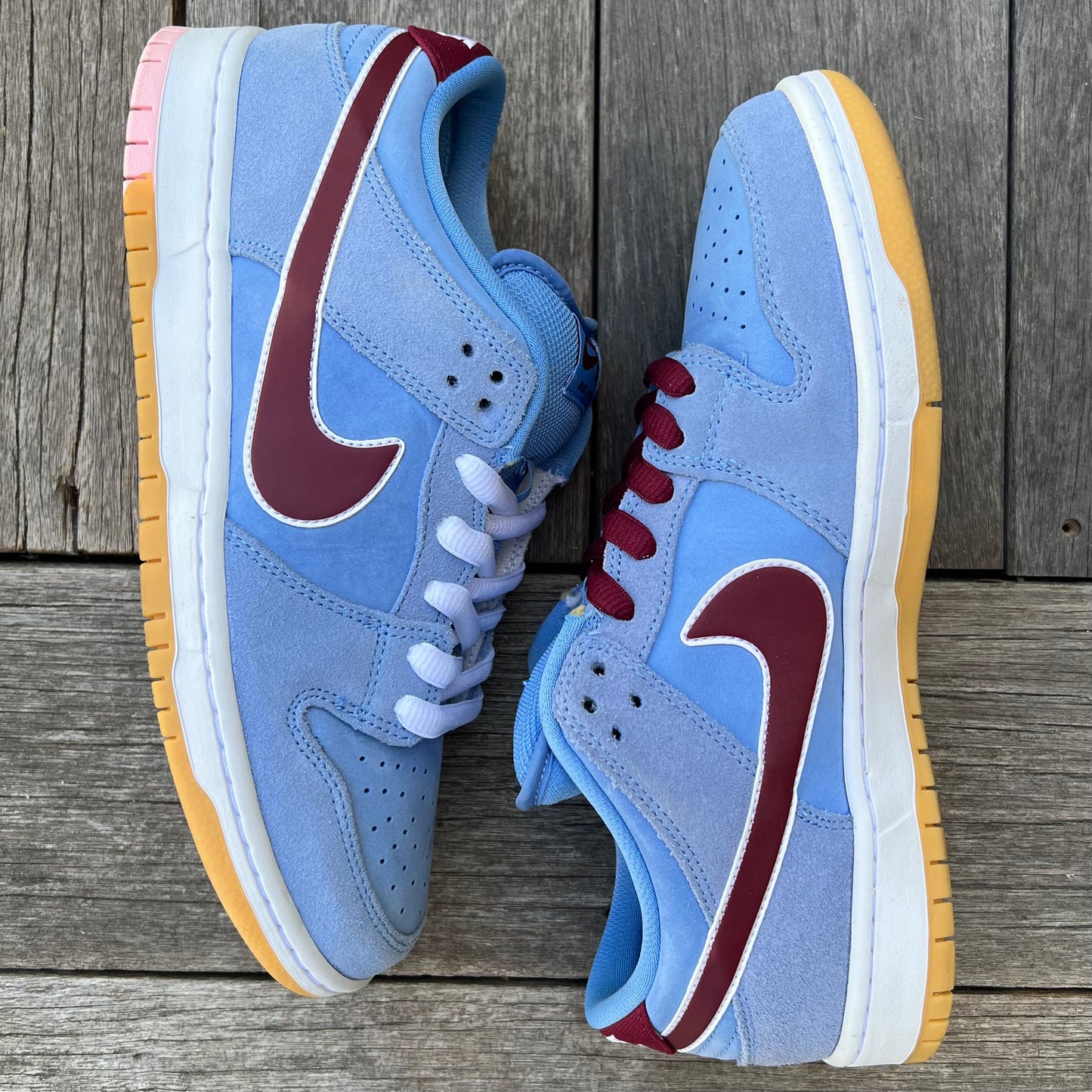 Nike SB Dunk Low Philadelphia Phillies Size 9