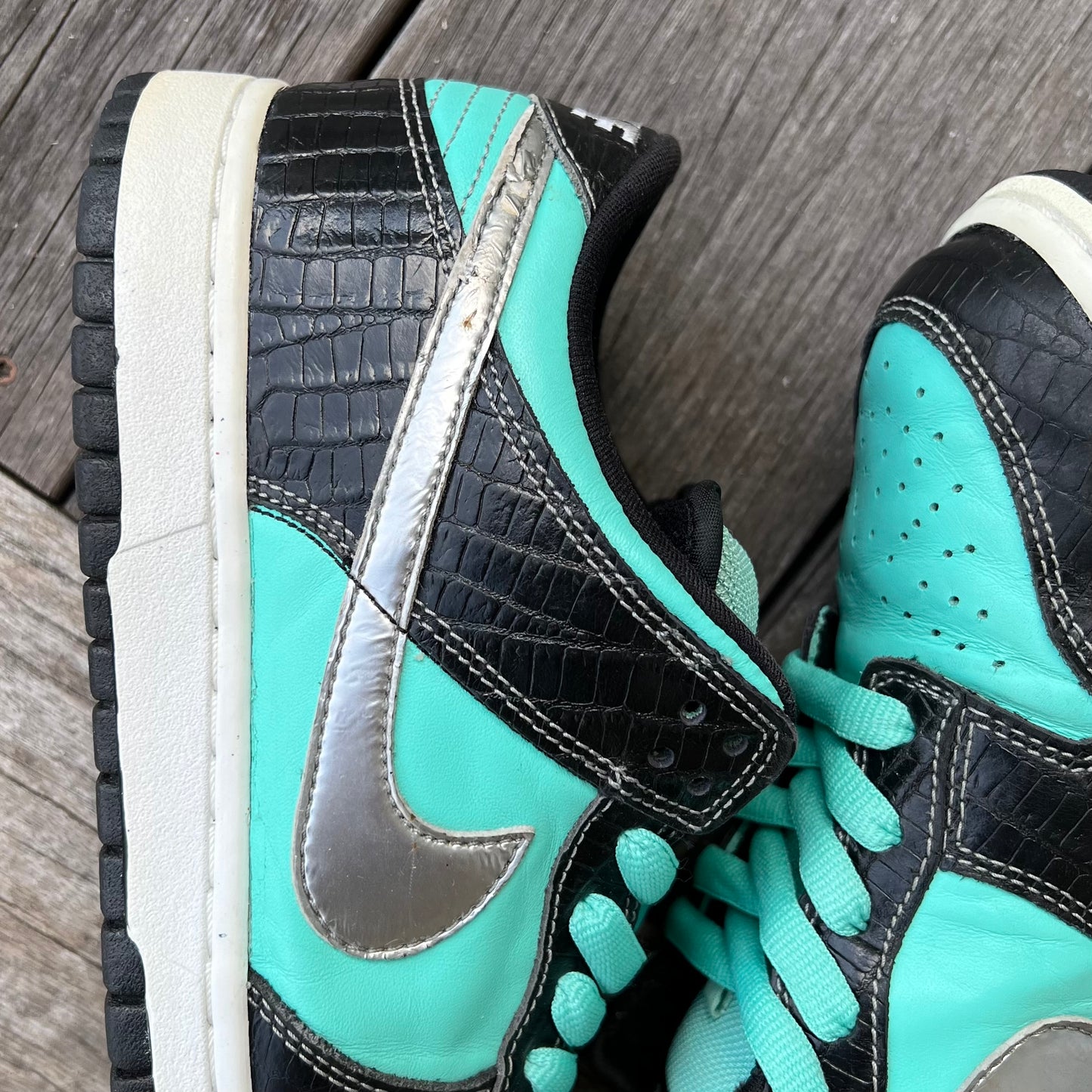 Nike SB Dunk Low Tiffany Diamond Size 9