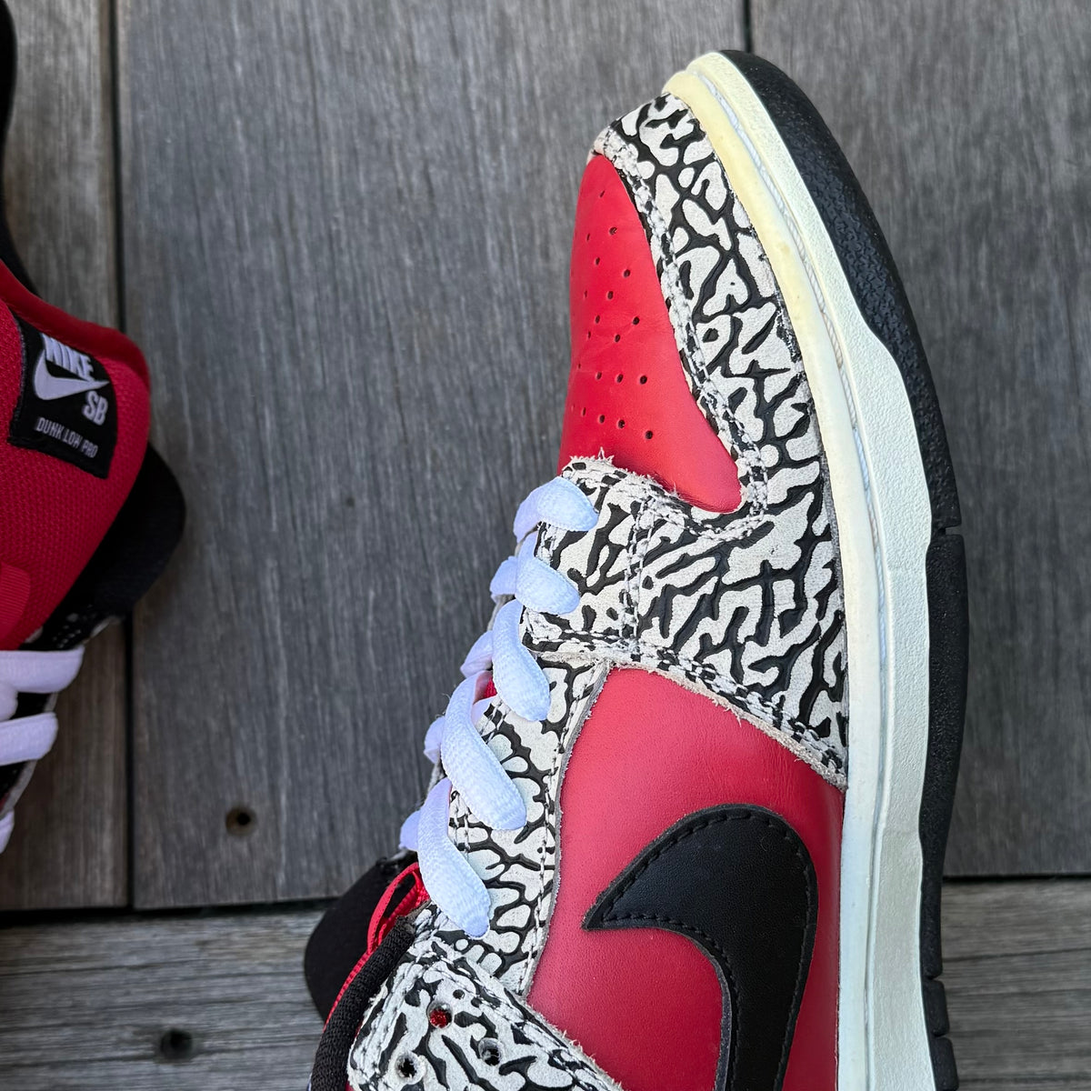 Nike SB Dunk Low Red Cement Supreme Size 9