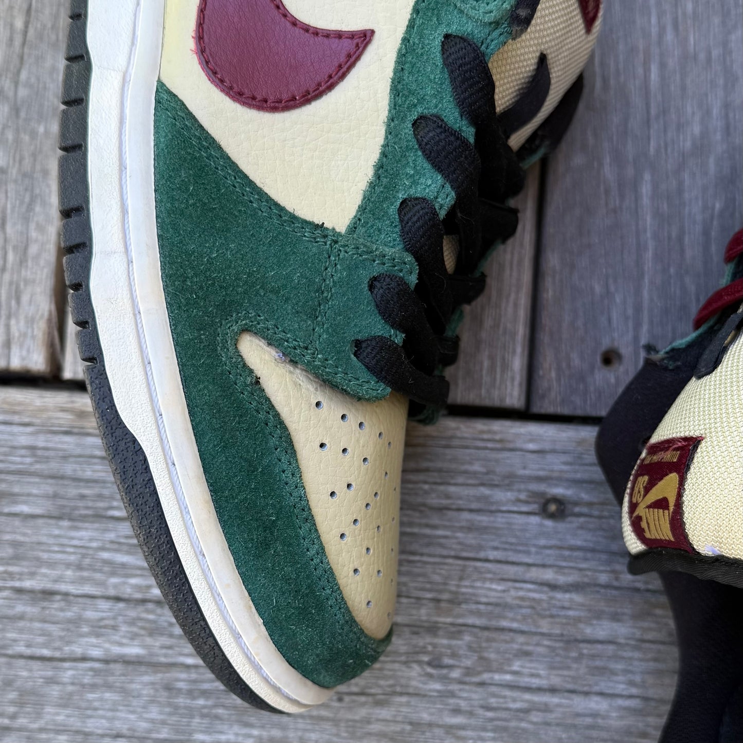 Nike SB Dunk Low Jameson Vegas Gold Size 8.5