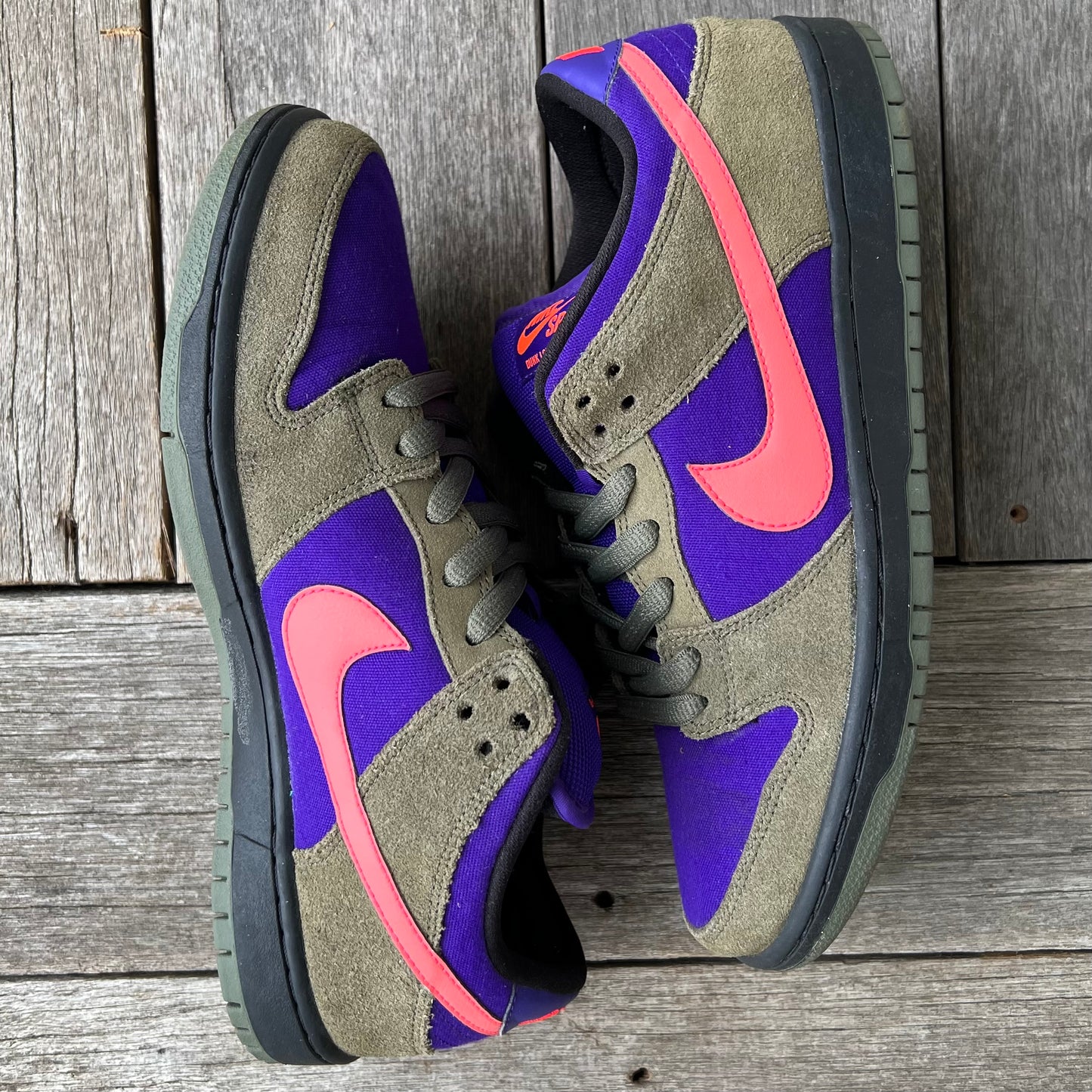 Nike SB Dunk Low Medium Olive Atomic Red Size 10.5