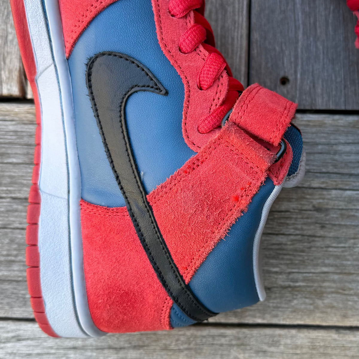 Nike SB Dunk Mid SpiderMan Size 9