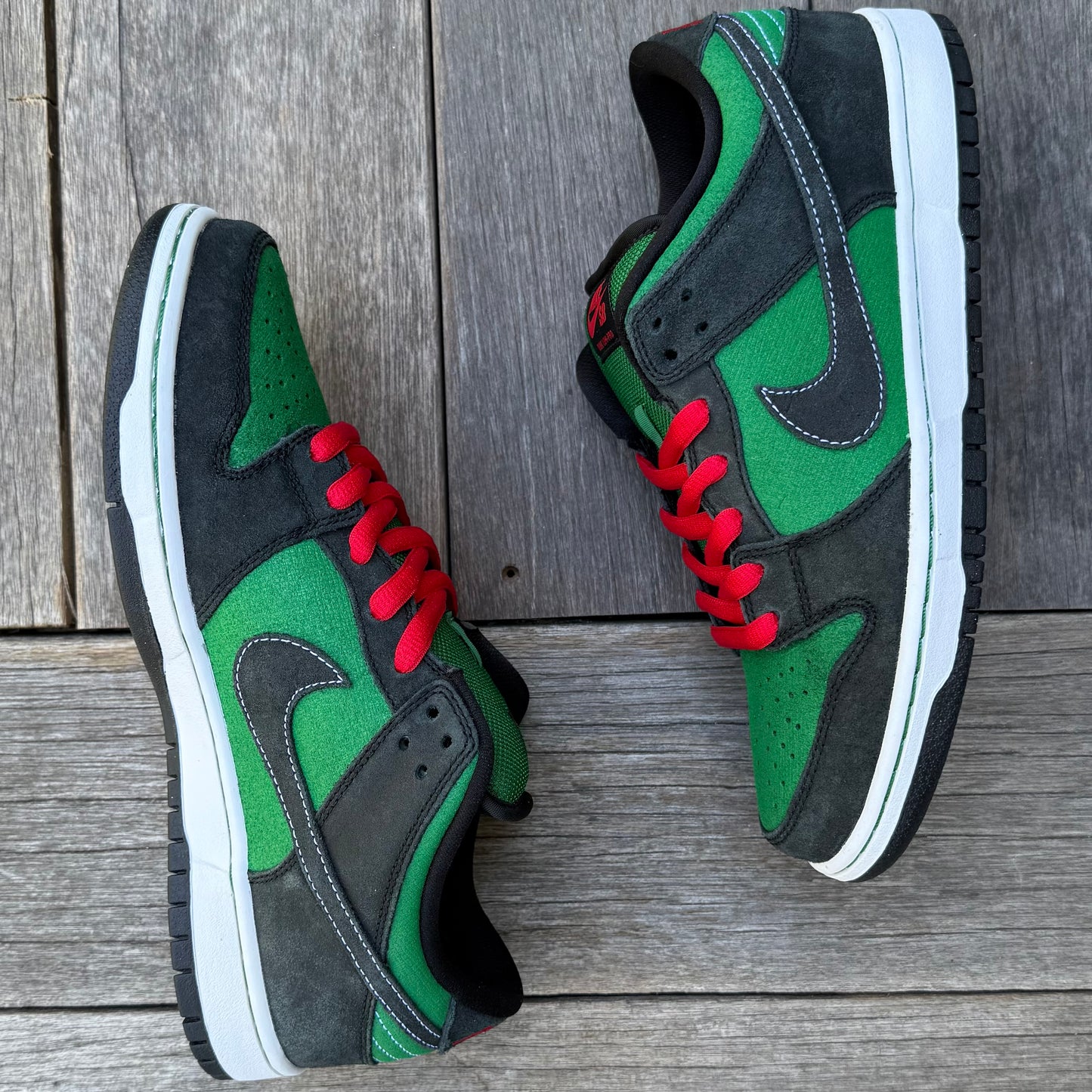 Nike SB Dunk Low Pine Green Atom Red Size 9
