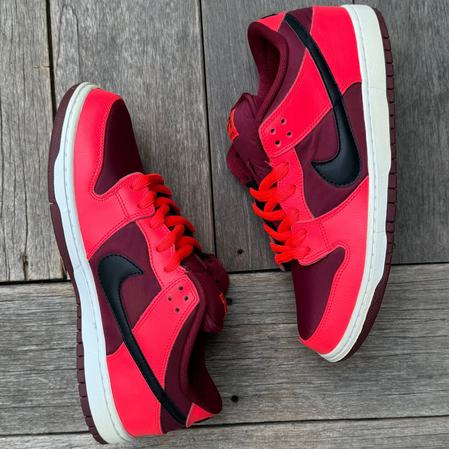 Nike SB Dunk Low Laser Crimson Size 9.5