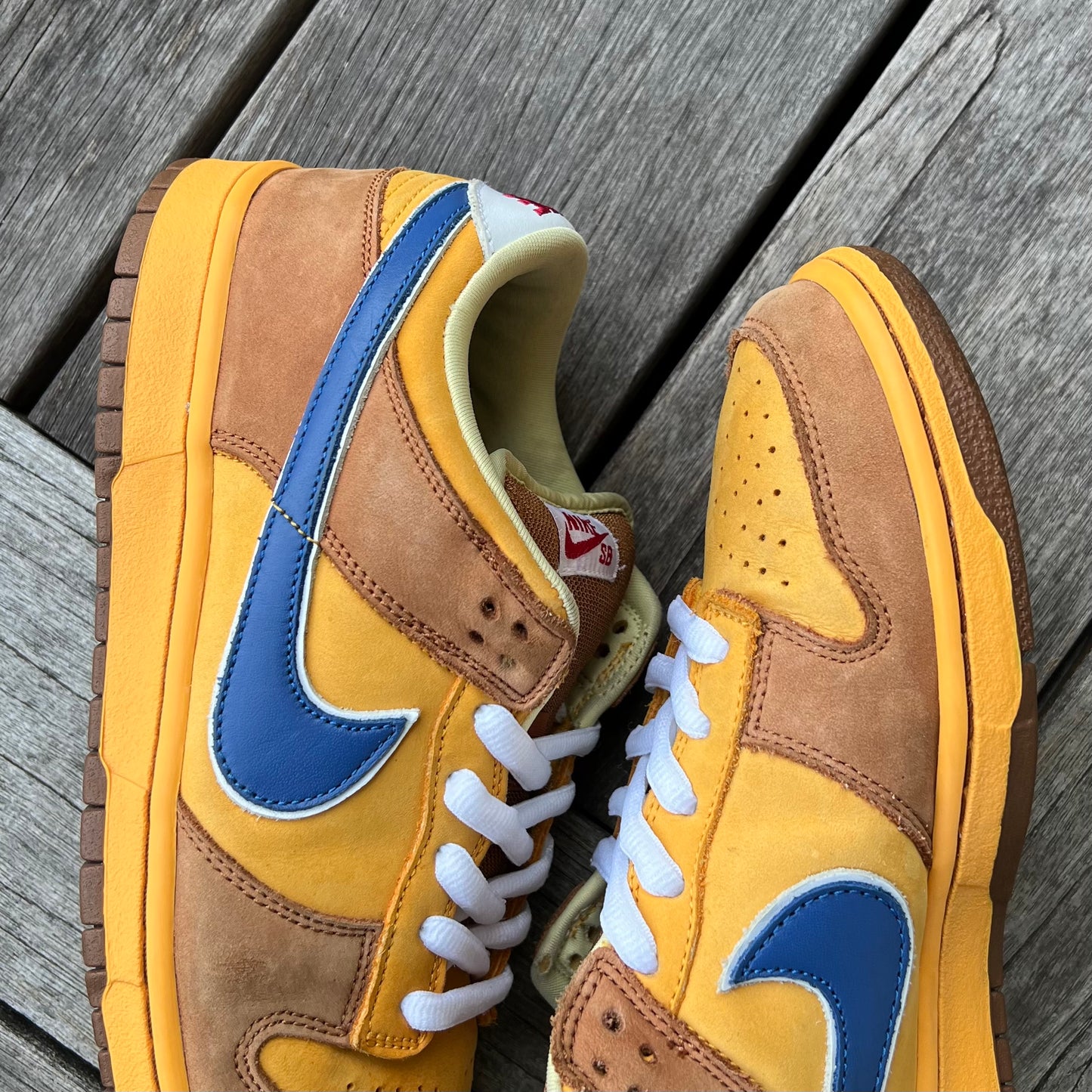 Nike SB Dunk Low Newcastle Brown Ale Size 10