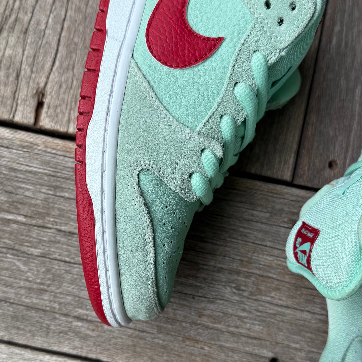 Nike SB Dunk Low Monopoly Mint Size 8.5