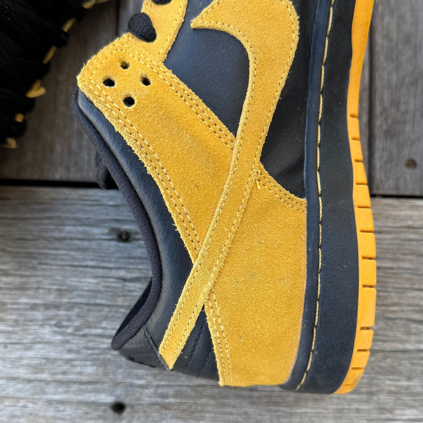 Nike SB Dunk Low Iowa Size 9.5