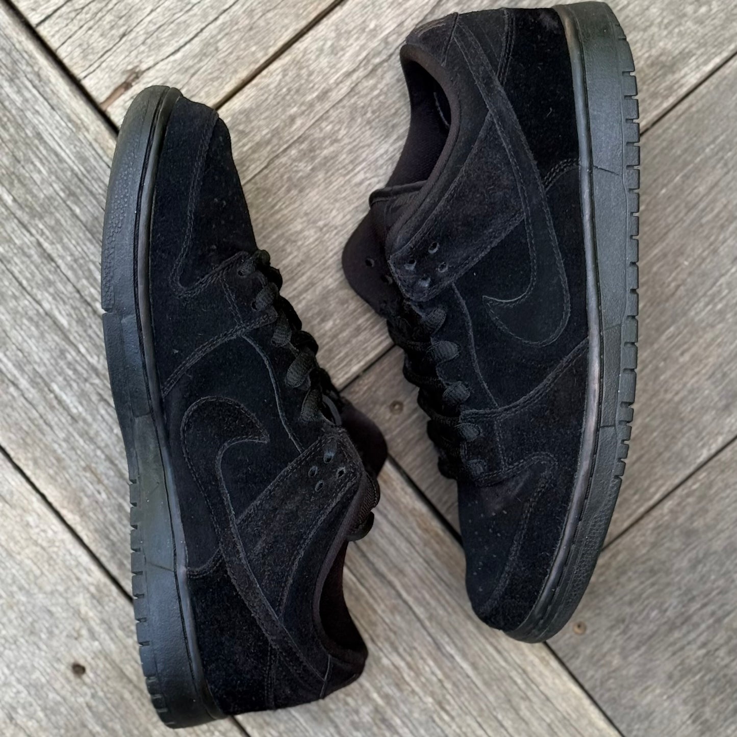 Nike SB Dunk Low Blackout Size 9.5