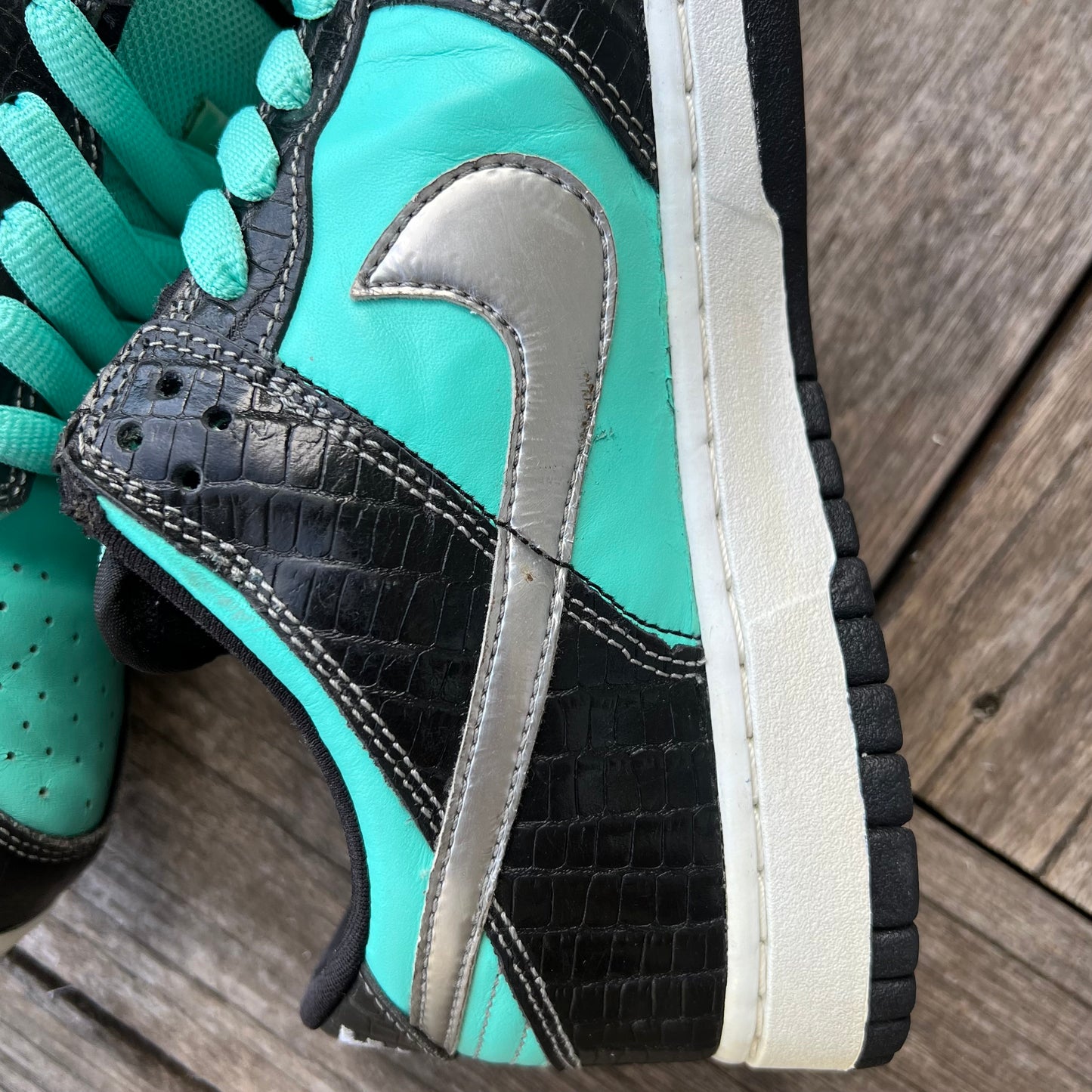 Nike SB Dunk Low Tiffany Diamond Size 9