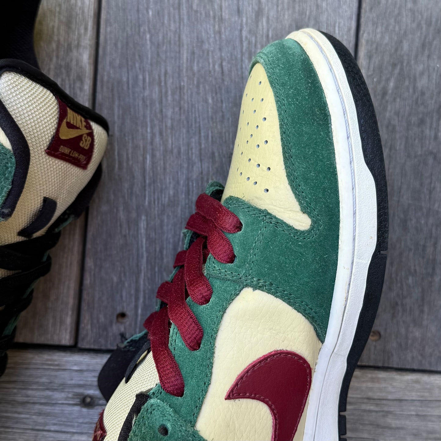 Nike SB Dunk Low Jameson Vegas Gold Size 8.5