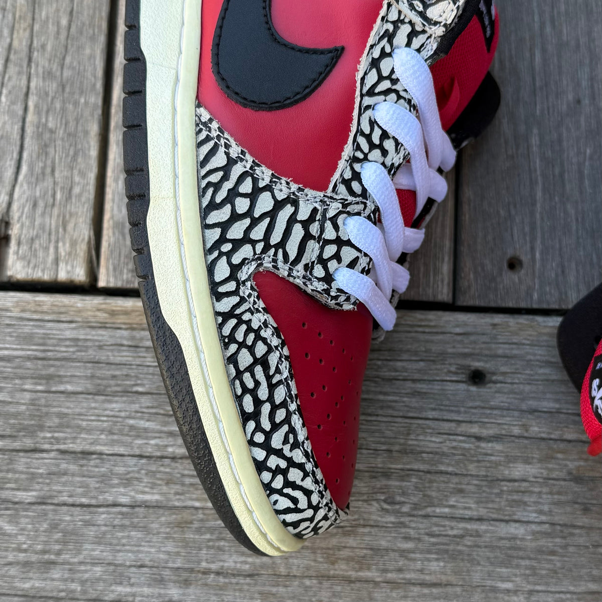Nike SB Dunk Low Red Cement Supreme Size 9