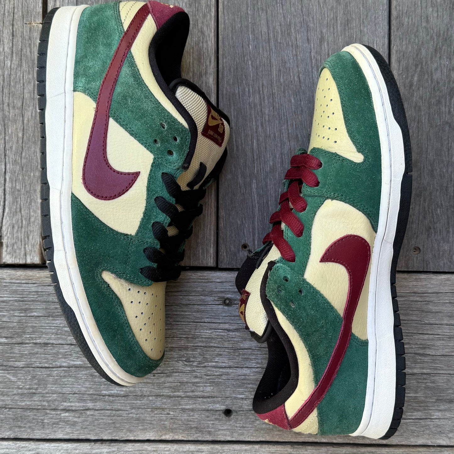 Nike SB Dunk Low Jameson Vegas Gold Size 8.5