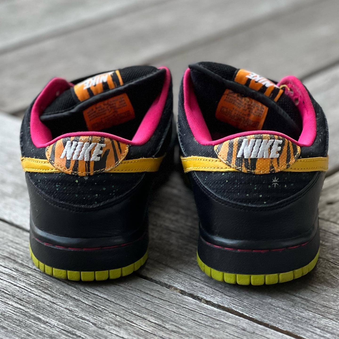 Nike sb dunk low space tiger best sale