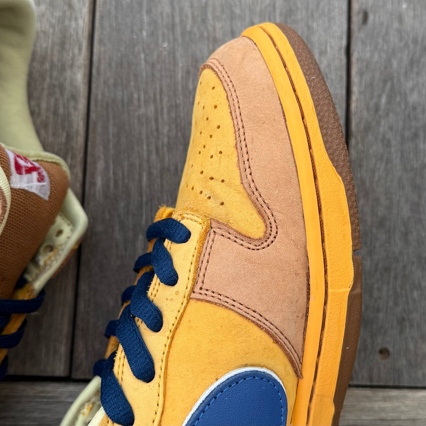 Nike SB Dunk Low Newcastle Brown Ale Size 11