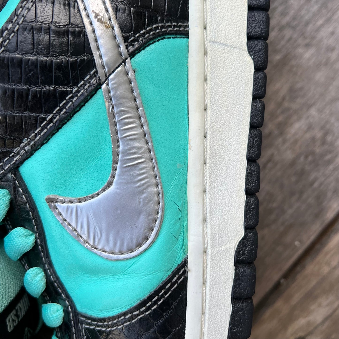 Nike SB Dunk Low Tiffany Diamond Size 9