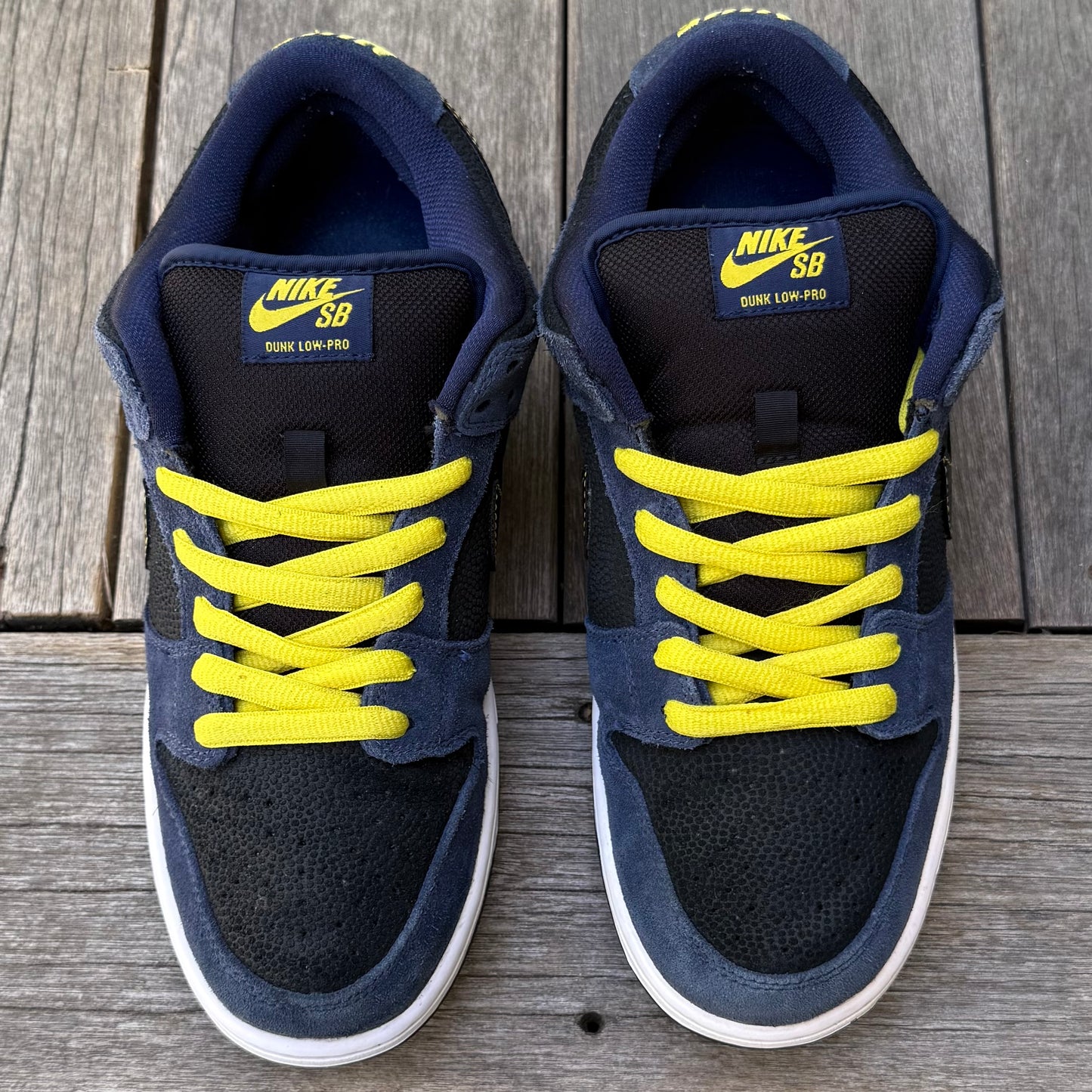 Nike SB Dunk Low Midnight Navy Volt Size 9