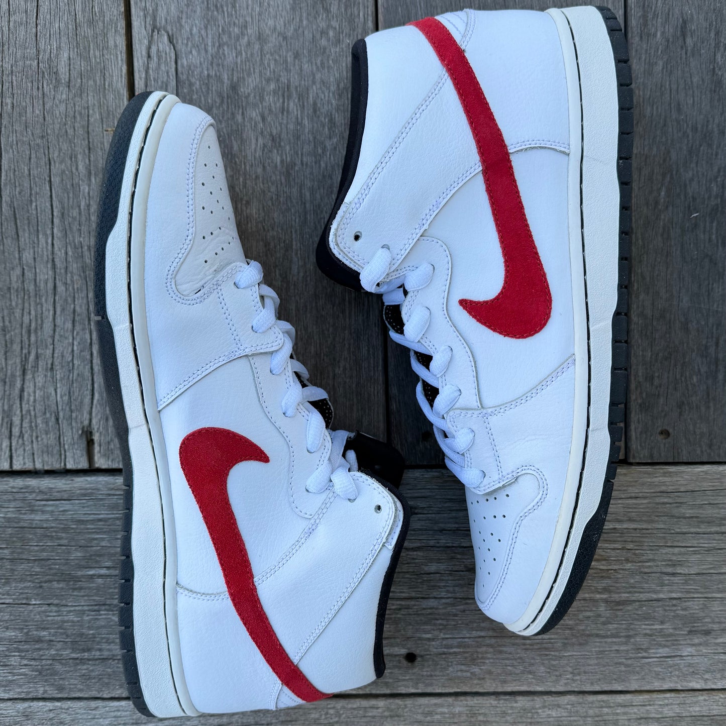 Nike SB Dunk Mid White Sport Red Black Size 13