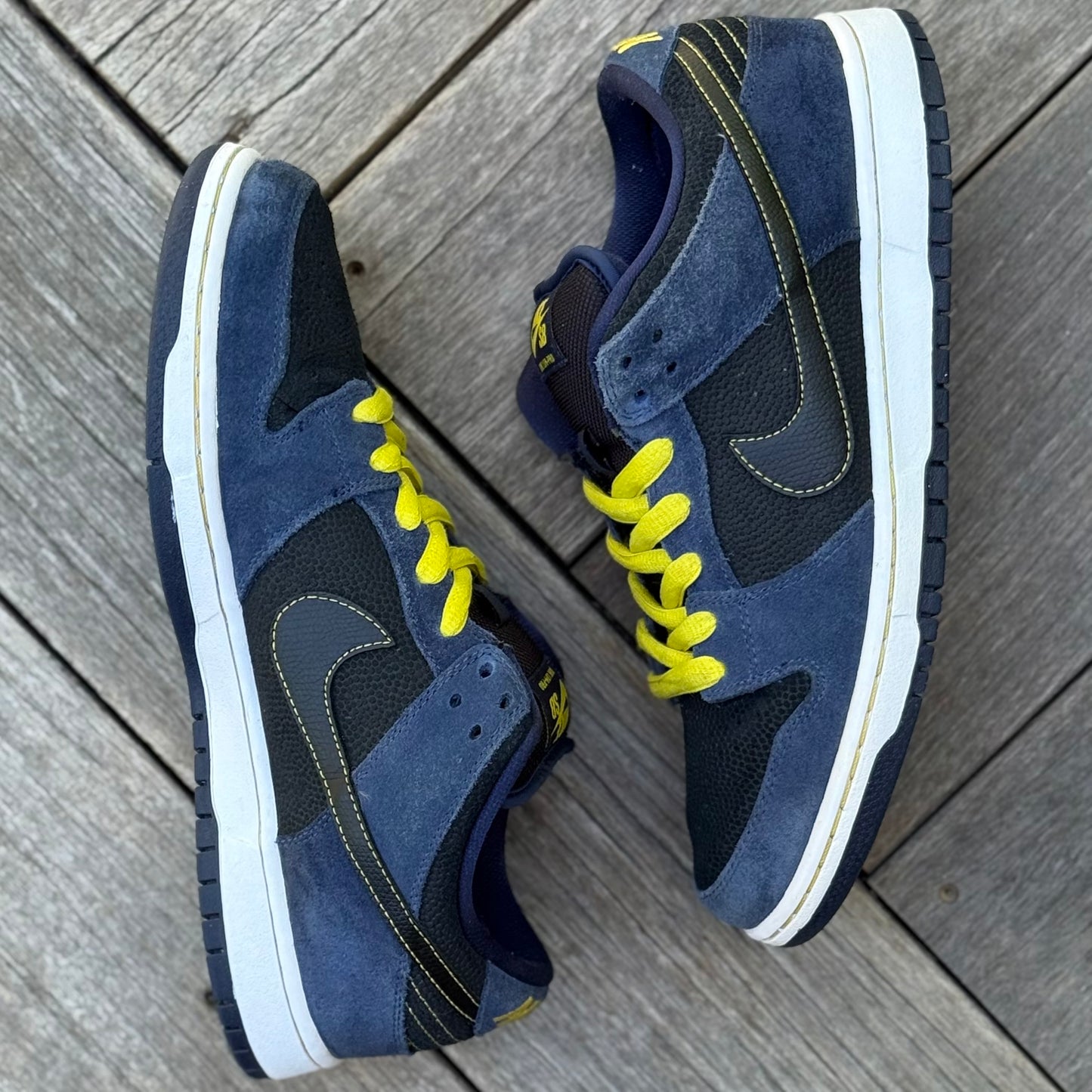 Nike SB Dunk Low Midnight Navy Volt Size 9