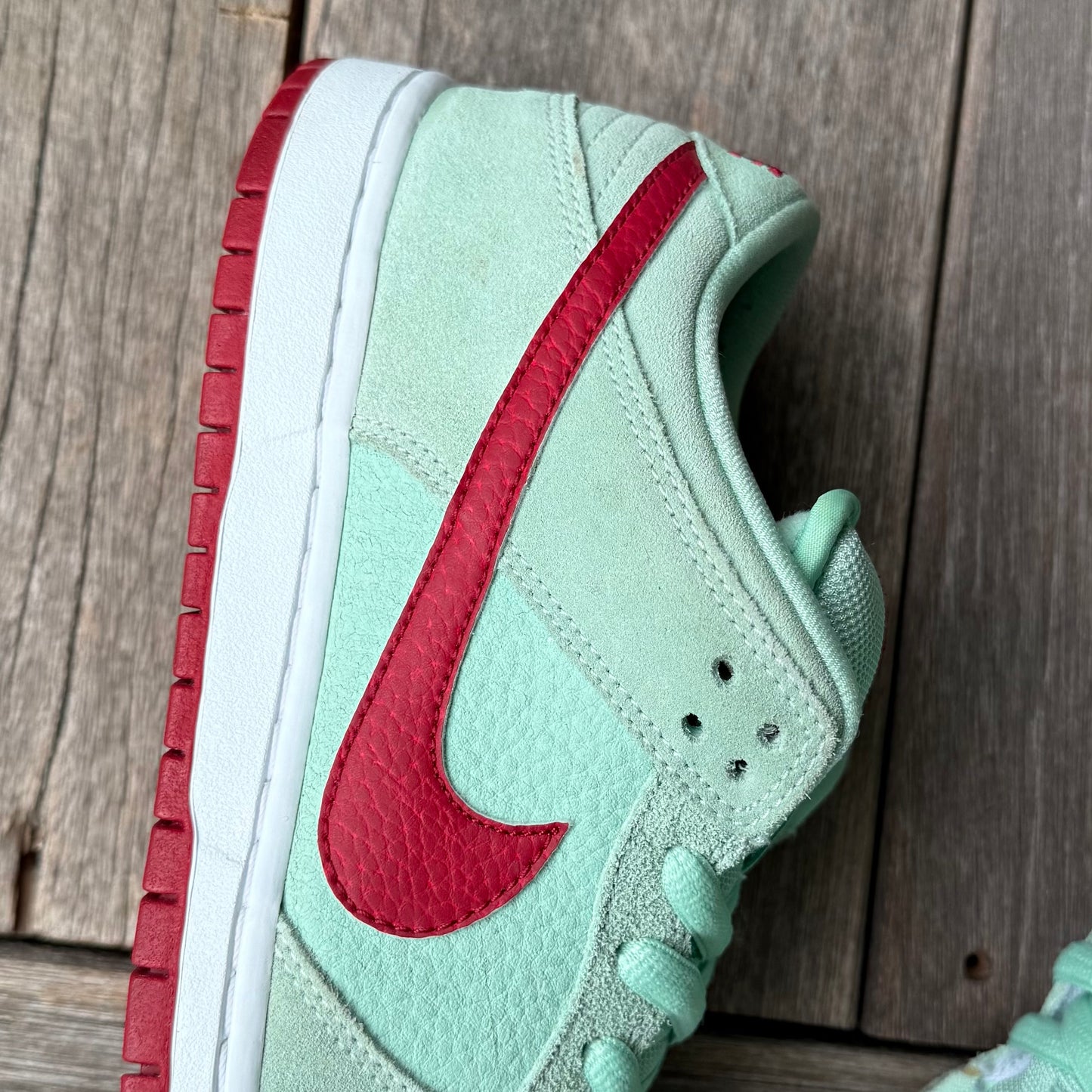 Nike SB Dunk Low Monopoly Mint Size 8.5