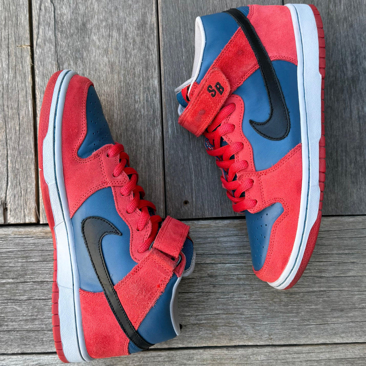 Nike SB Dunk Mid SpiderMan Size 9