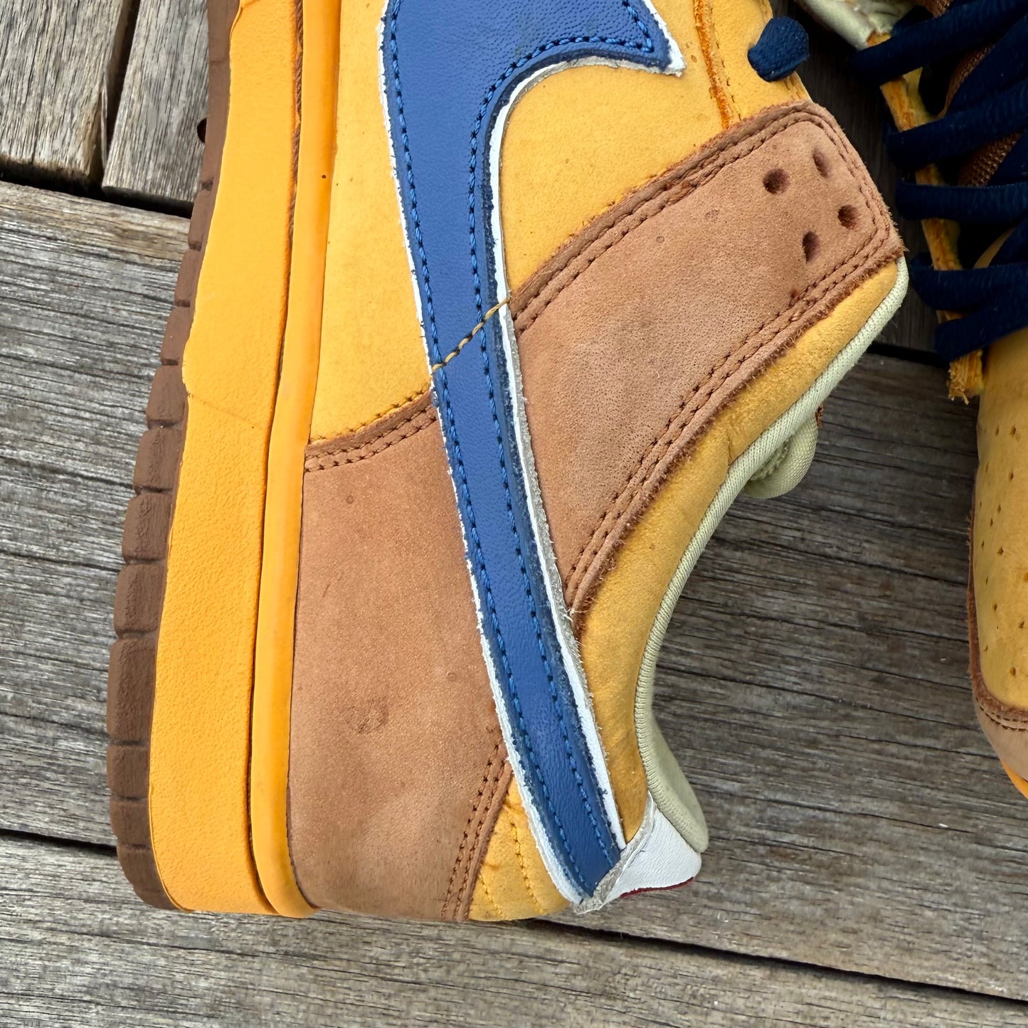 Nike SB Dunk Low Newcastle Brown Ale Size 11