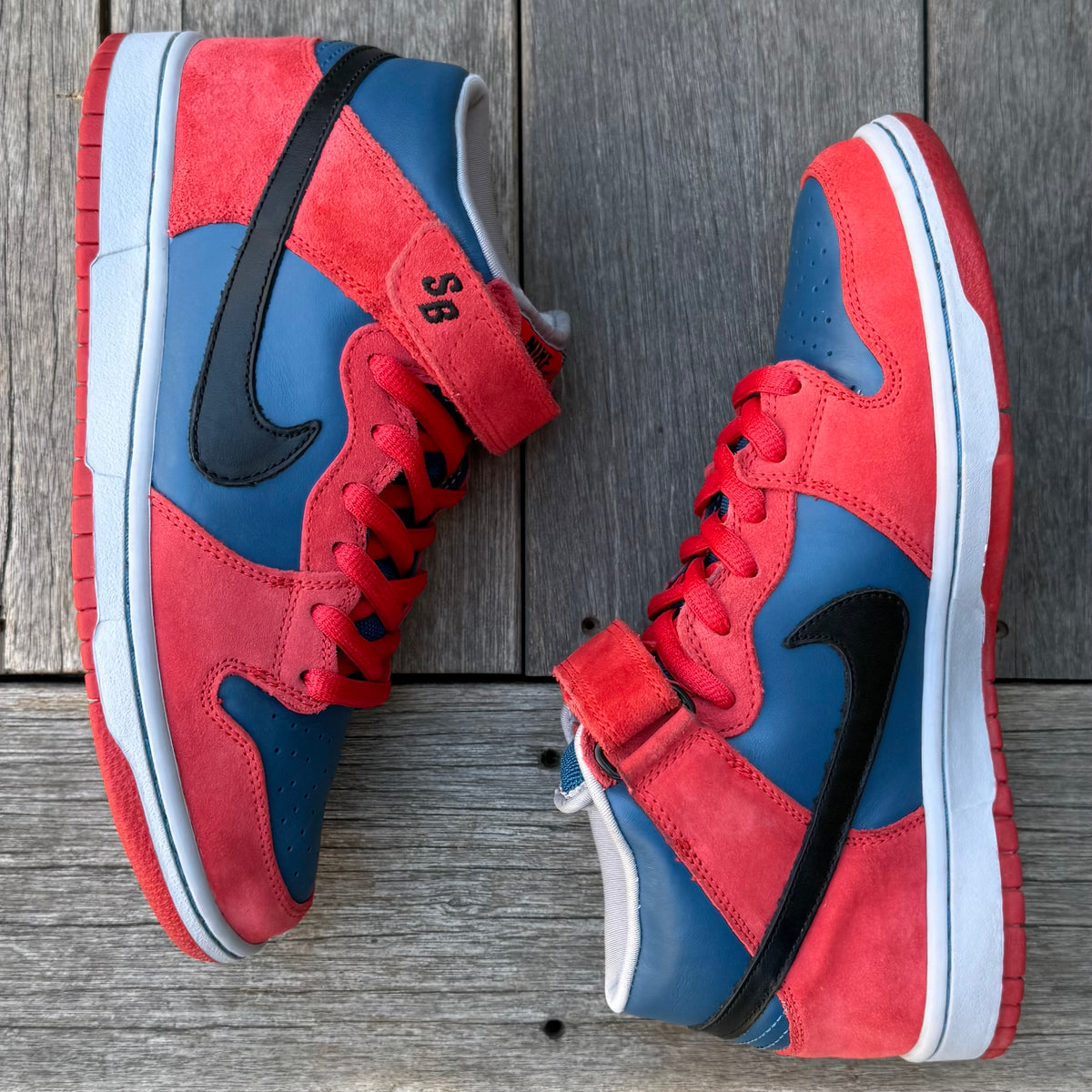 Nike SB Dunk Mid SpiderMan Size 9