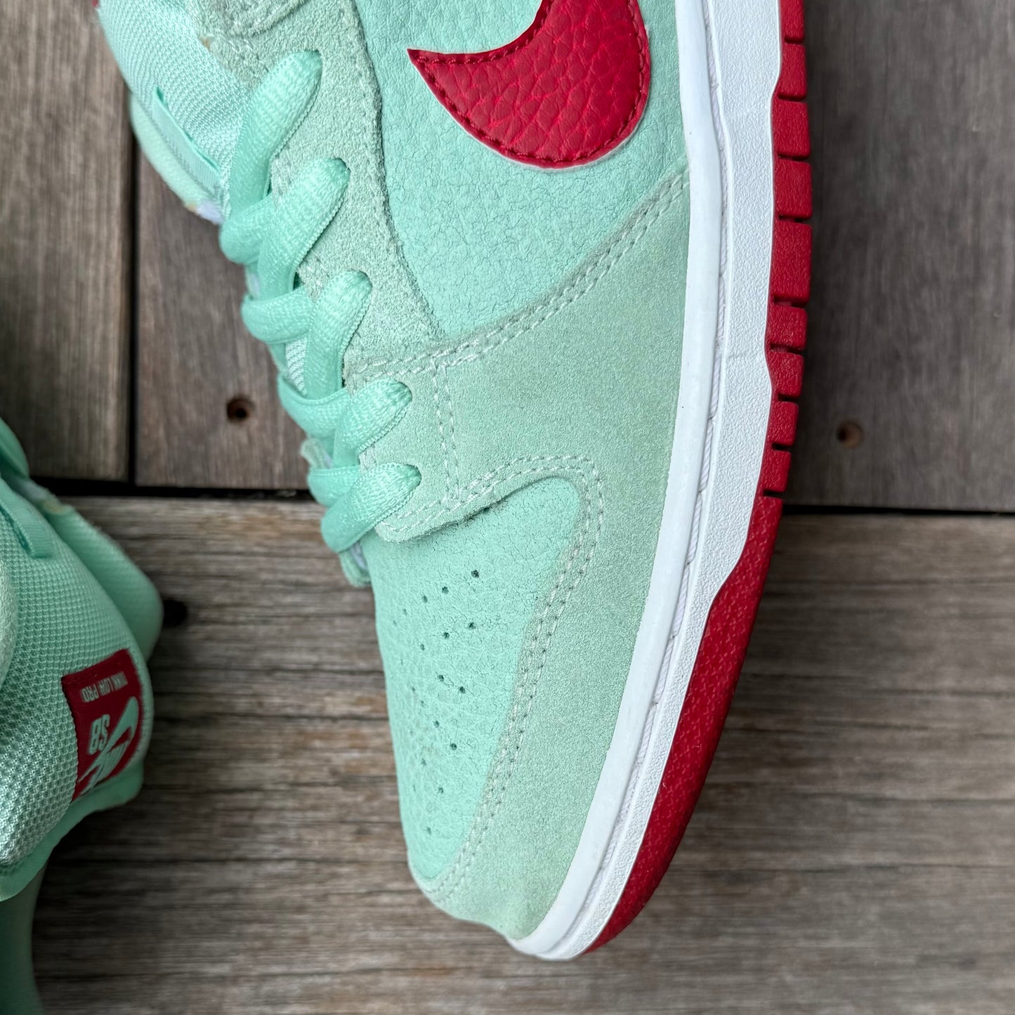 Nike SB Dunk Low Monopoly Mint Size 8.5