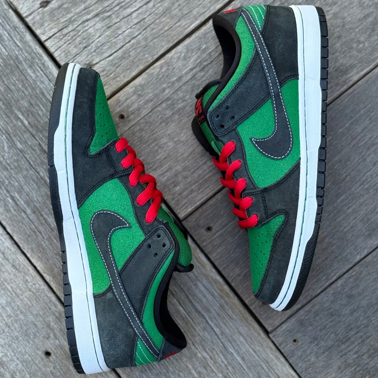 Nike SB Dunk Low Pine Green Atom Red Size 9