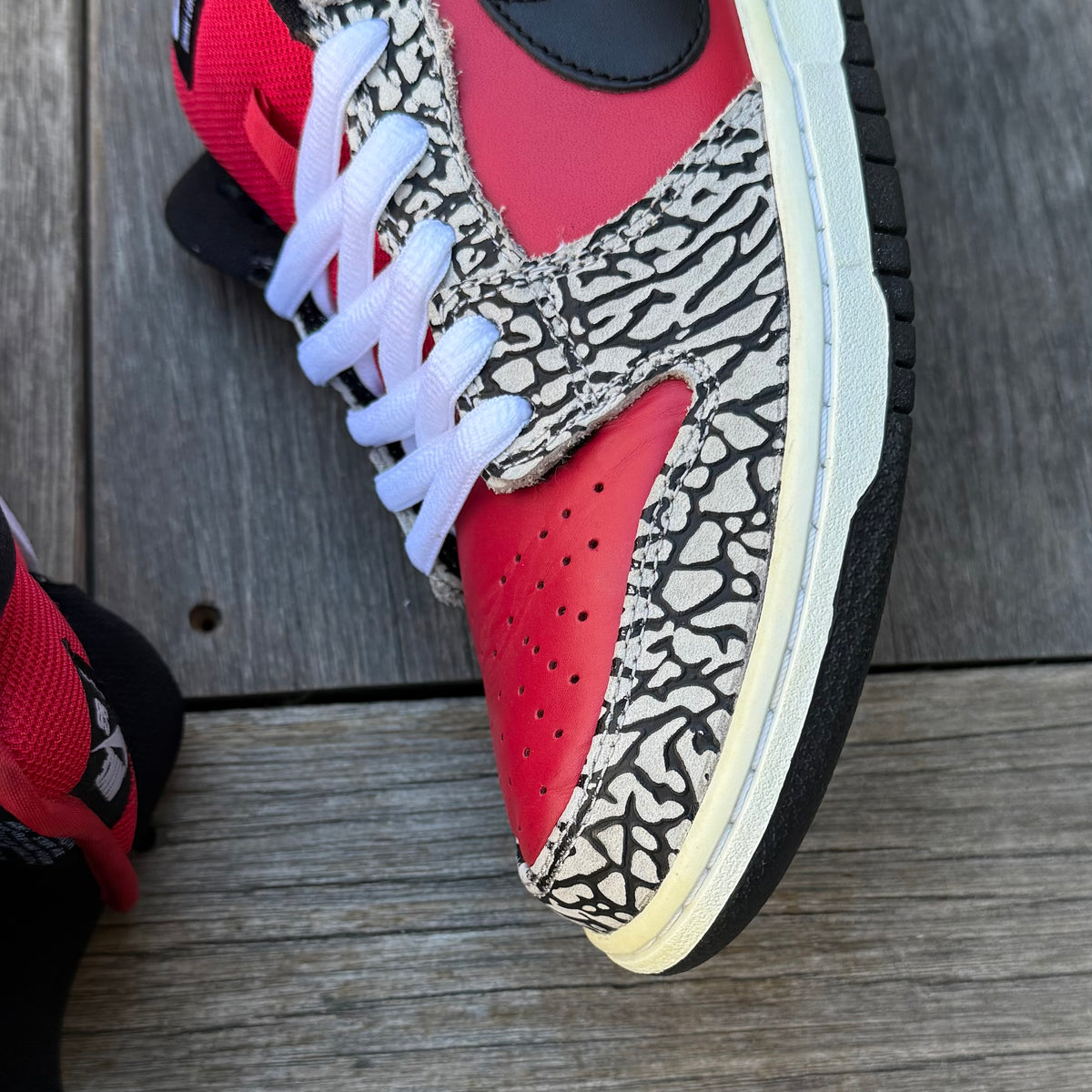 Nike SB Dunk Low Red Cement Supreme Size 9