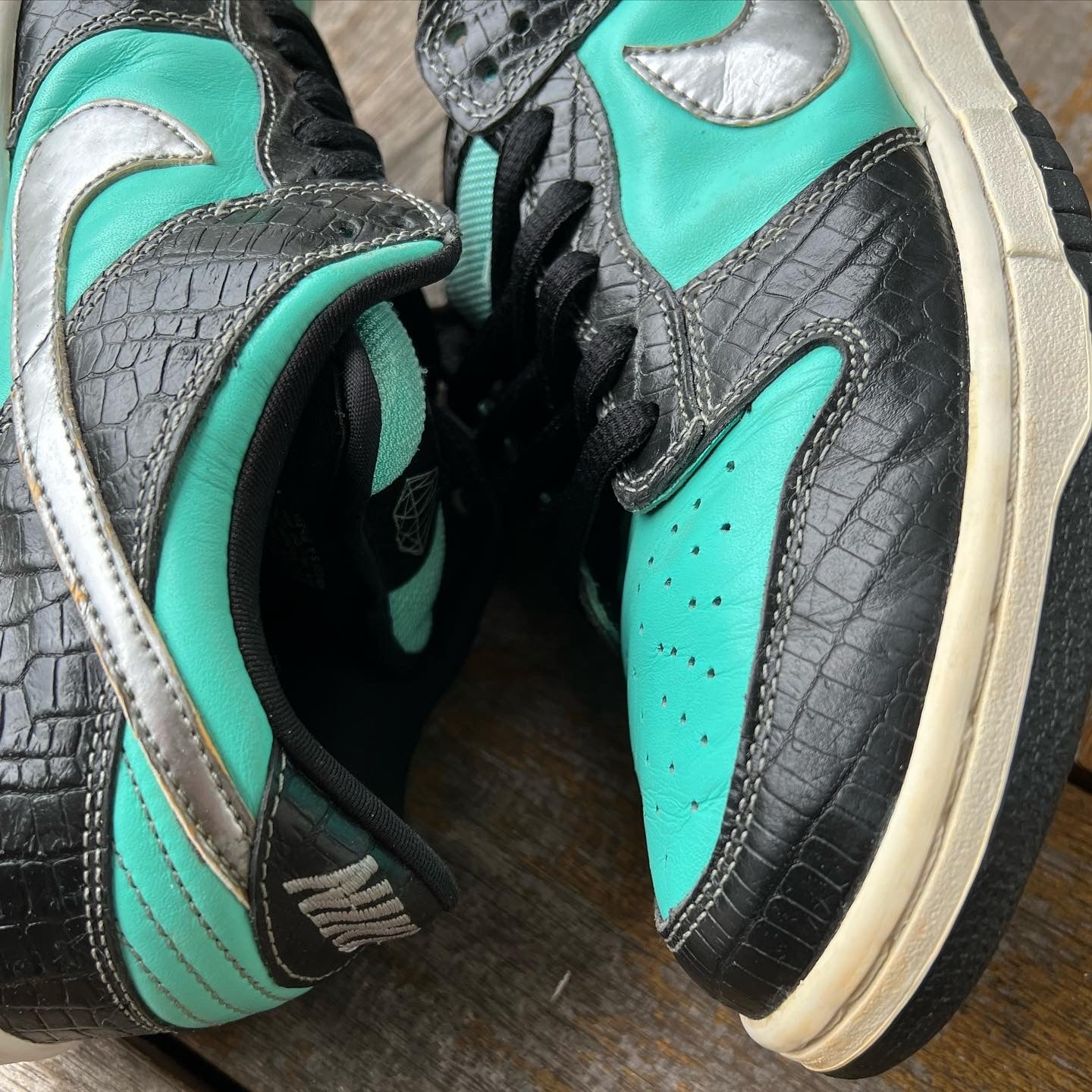 Nike SB Dunk Low Tiffany Diamond Size 9.5