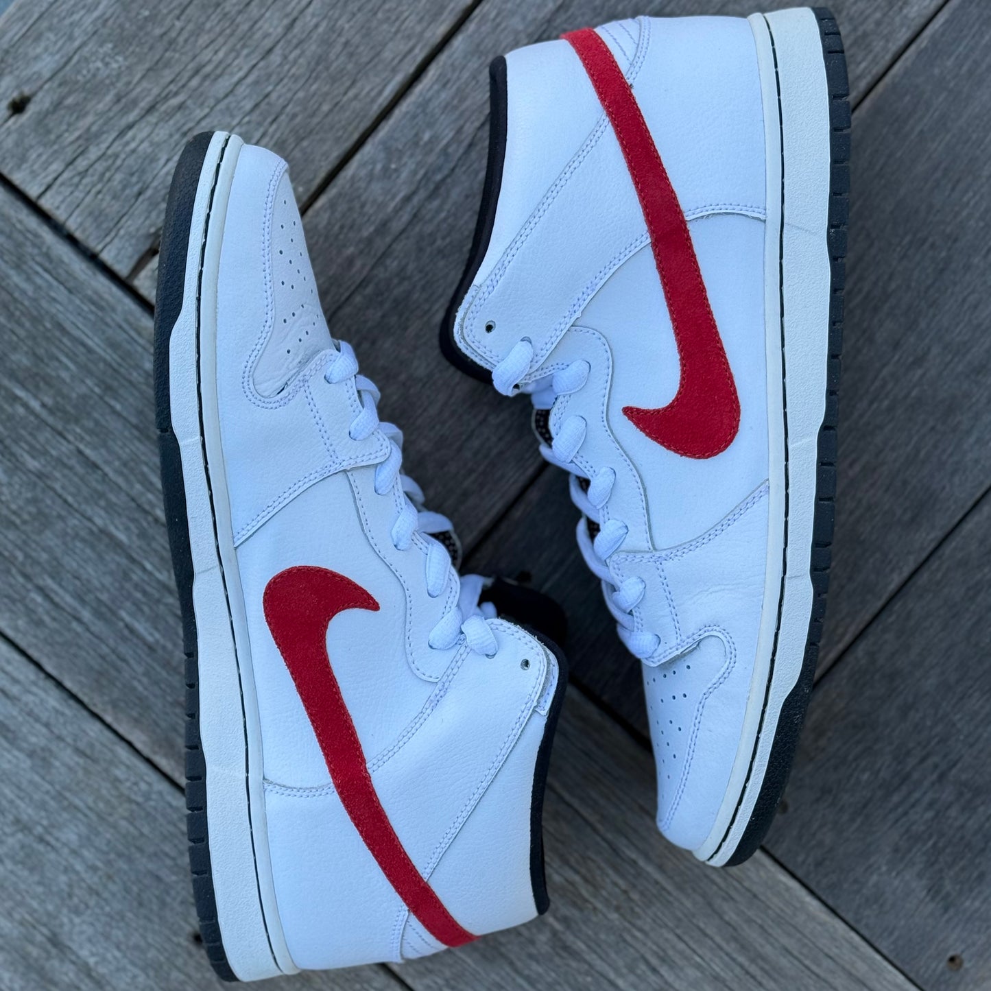 Nike SB Dunk Mid White Sport Red Black Size 13