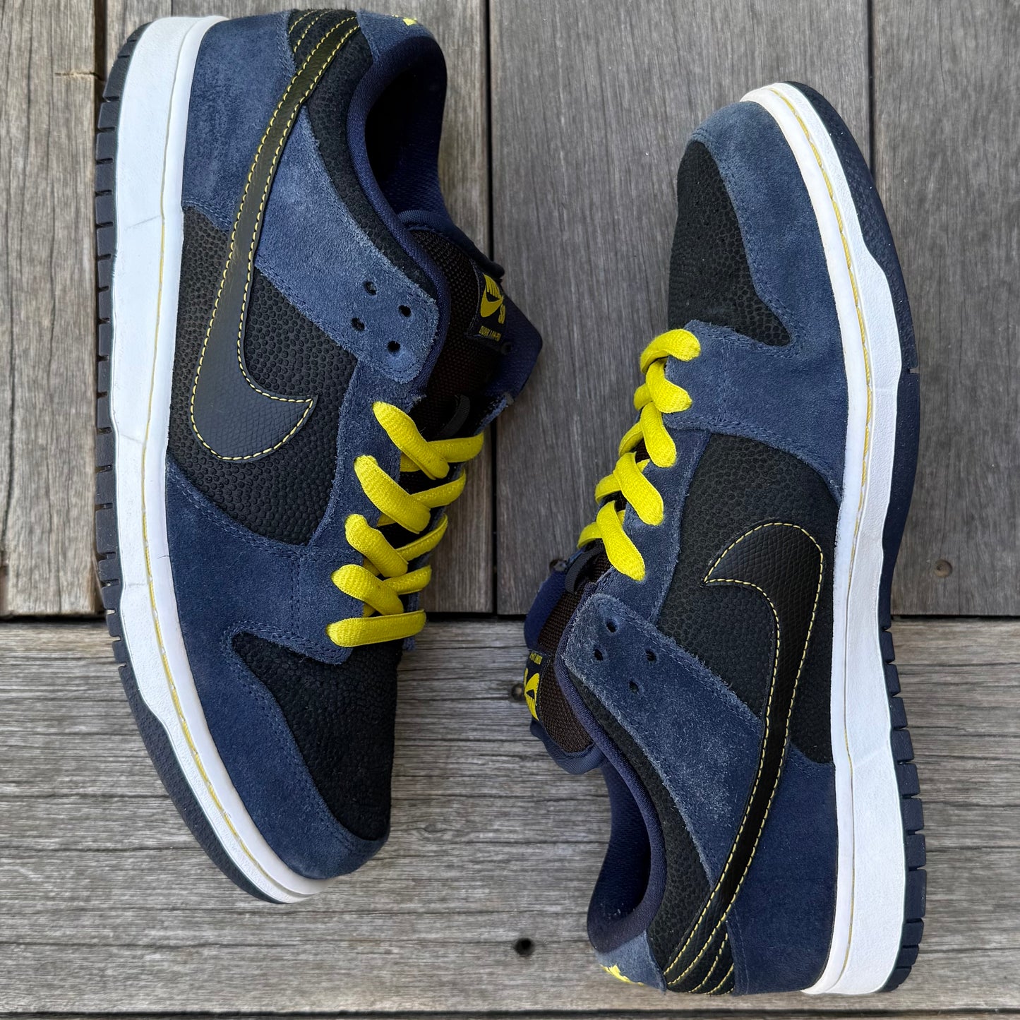 Nike SB Dunk Low Midnight Navy Volt Size 9