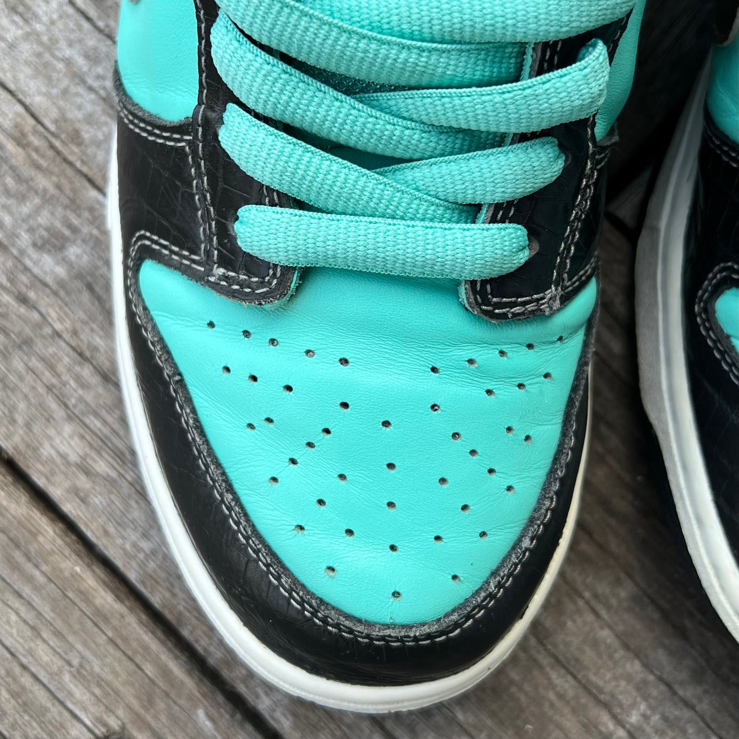 Nike SB Dunk Low Tiffany Diamond Size 9