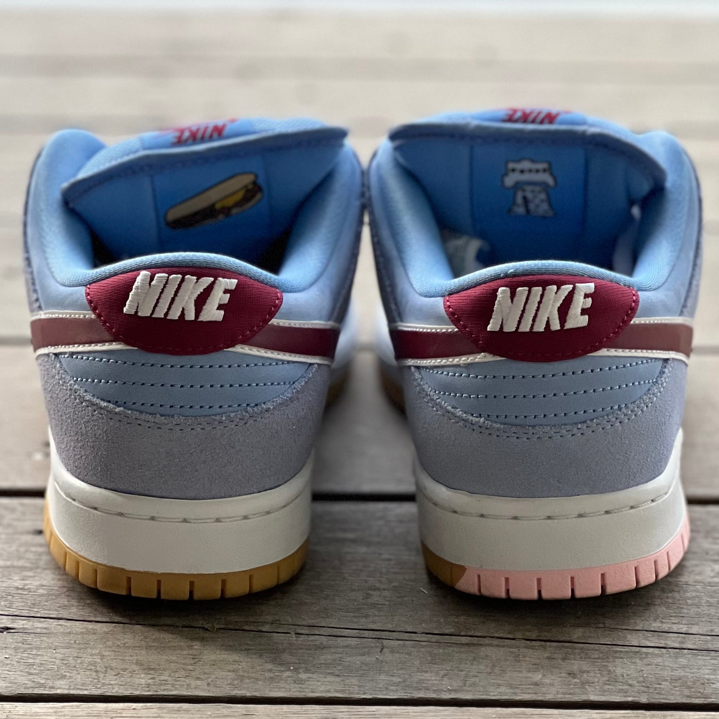 Nike SB Dunk Low Philadelphia Phillies Size 9