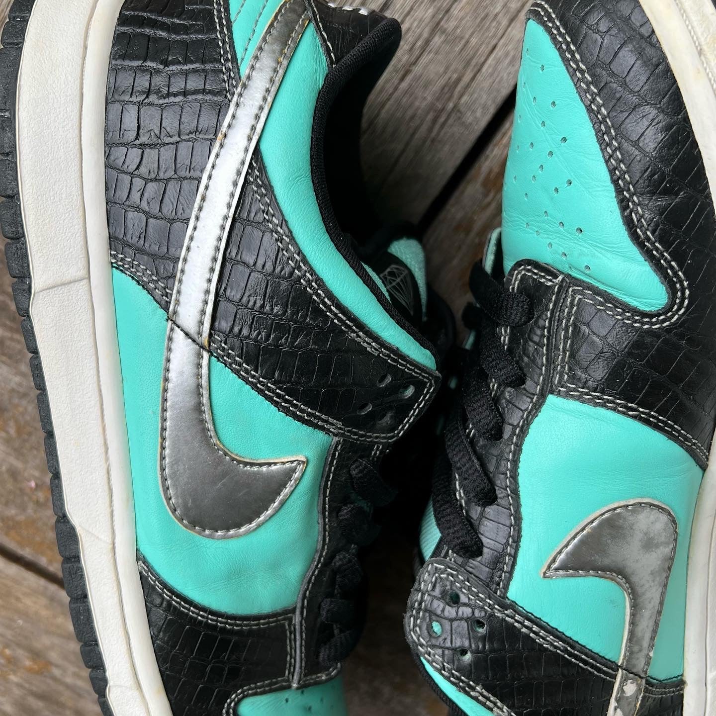 Nike SB Dunk Low Tiffany Diamond Size 9.5