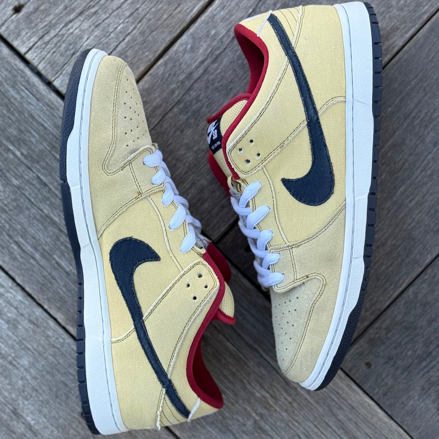 Nike SB Dunk Low Gold Dust Size 11