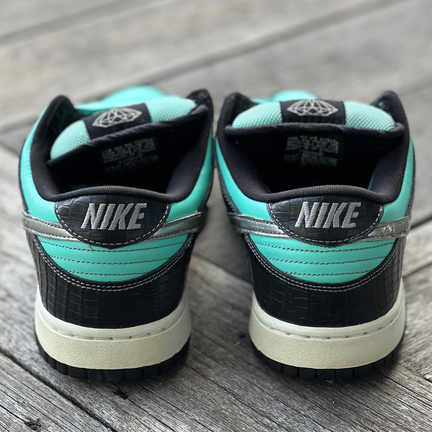 Nike SB Dunk Low Tiffany Diamond Size 9