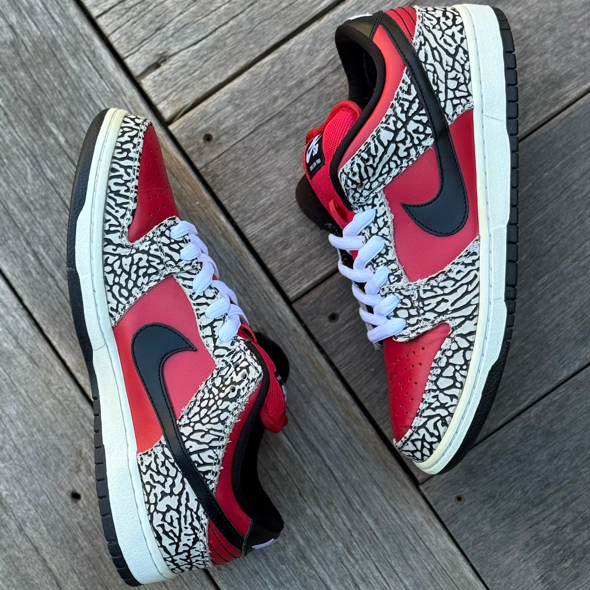 Nike SB Dunk Low Red Cement Supreme Size 9