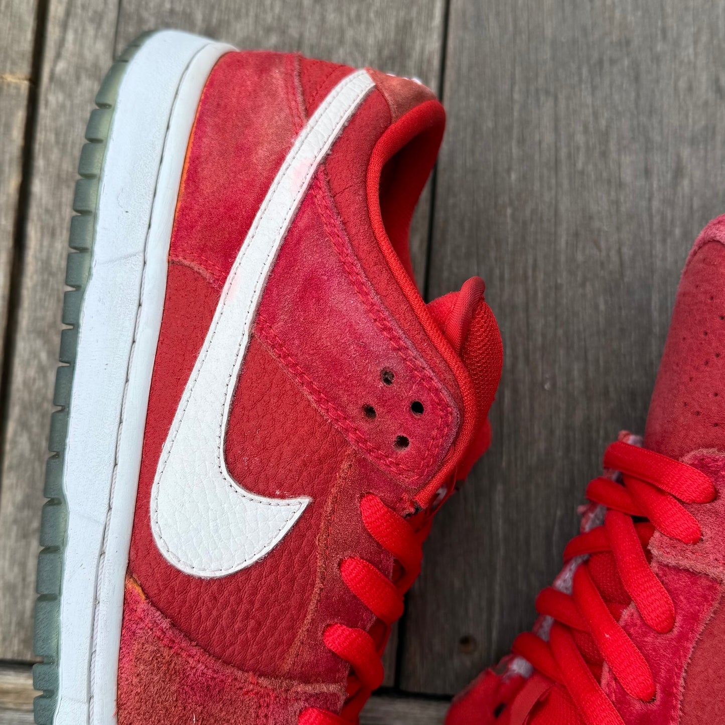 Nike SB Dunk Low Challenge Red Size 8.5