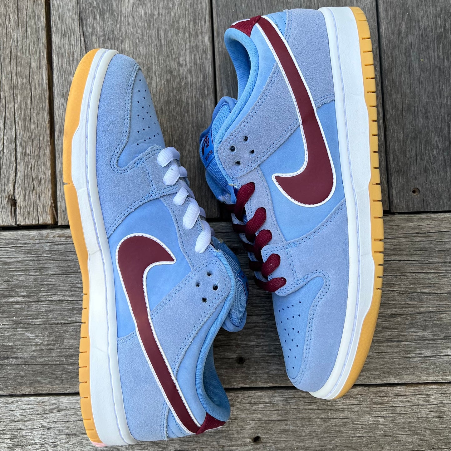 Nike SB Dunk Low Philadelphia Phillies Size 9