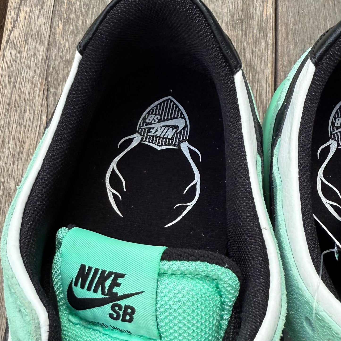 Nike SB Dunk Low Sea Crystal Size 9.5