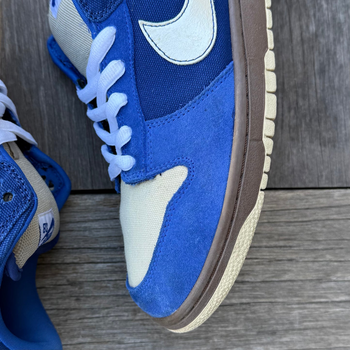 Nike SB Dunk Low Gold Rail Melbourne Size 11