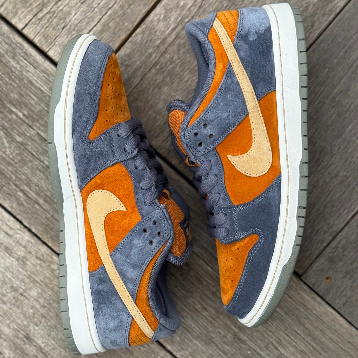 Nike SB Dunk Low Light Carbon Monarch Size 9.5