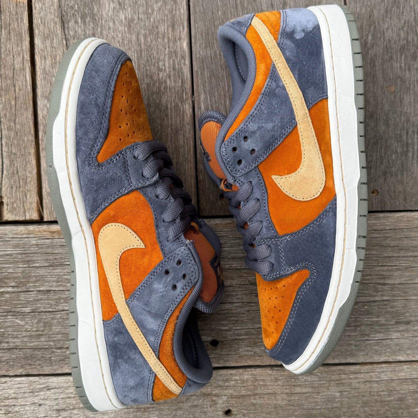 Nike SB Dunk Low Light Carbon Monarch Size 9.5