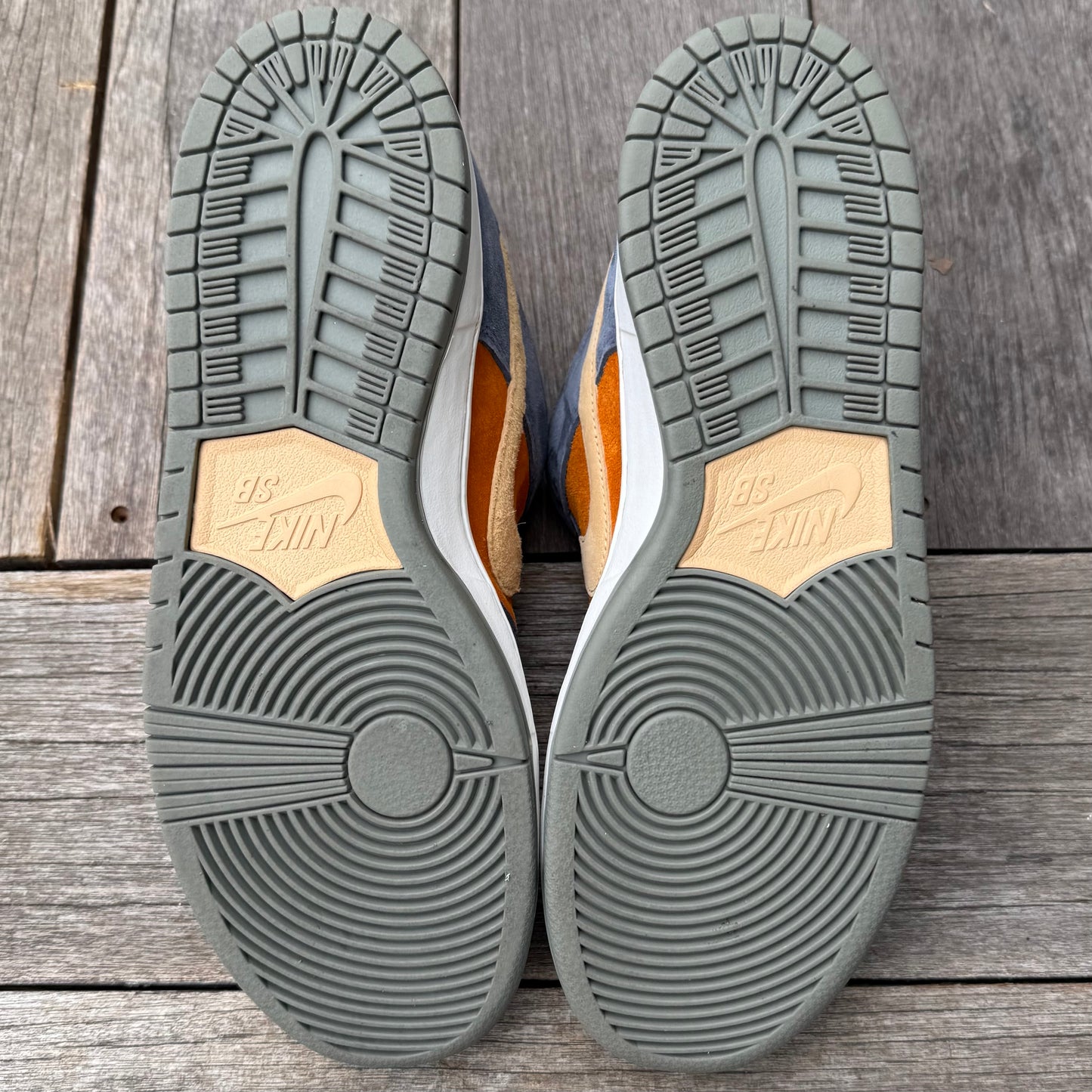 Nike SB Dunk Low Light Carbon Monarch Size 9.5